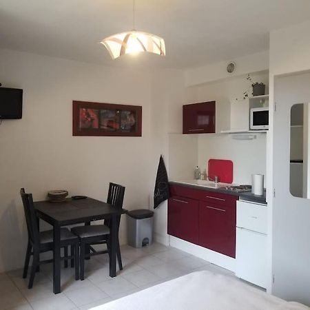 Studio De Plain-Pied Avec Terrasse Tout Proche Mer Courseulles-sur-Mer Exterior photo