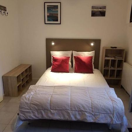 Studio De Plain-Pied Avec Terrasse Tout Proche Mer Courseulles-sur-Mer Exterior photo