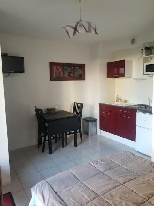 Studio De Plain-Pied Avec Terrasse Tout Proche Mer Courseulles-sur-Mer Exterior photo